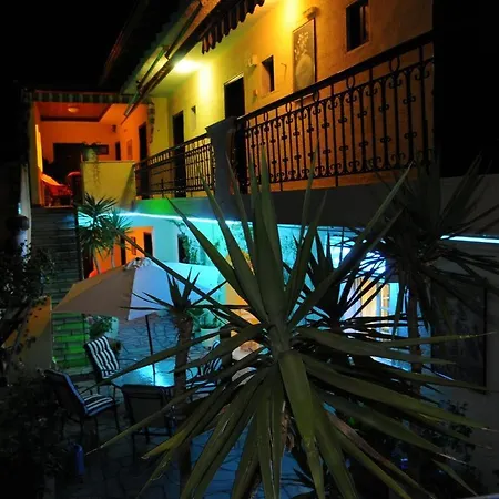 In Bb - Welcome To Petunia, In Neos-marmaras,xalkidiki ,greece, Double 7